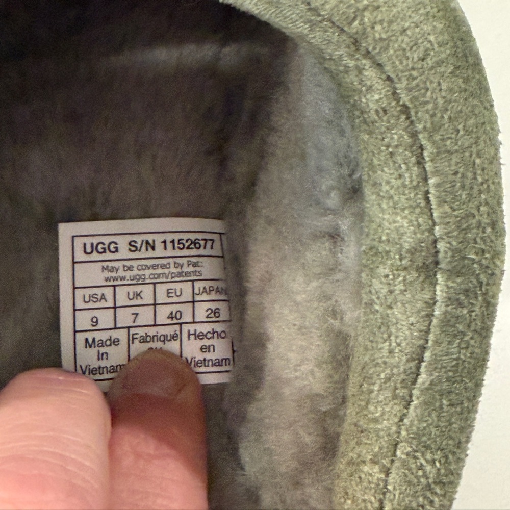 New! UGGS! - Picture 10 of 16